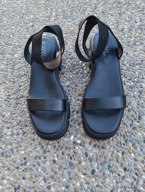 Wild Pair Women's Black Strappy Platform Sandals Size 12